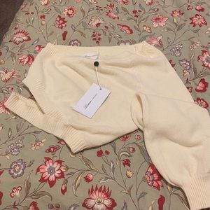 Cream color side cut sweater 😻